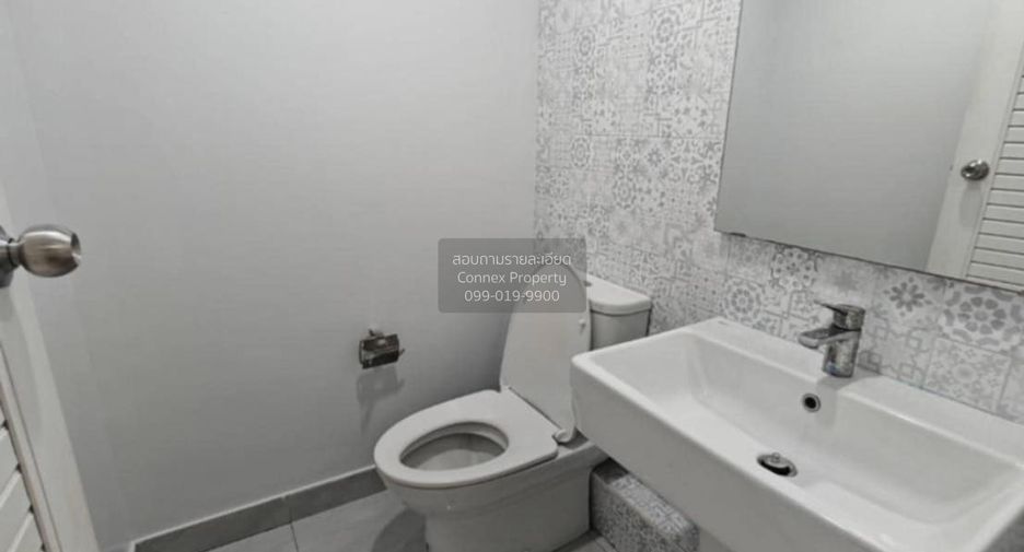 For sale 2 bedrooms townhouse in Mueang Samut Prakan, Samut Prakan