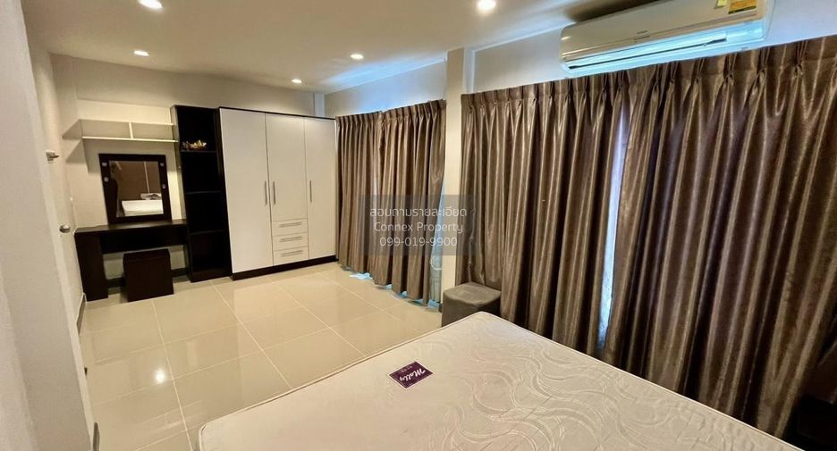 For sale 3 bedrooms townhouse in Bang Khun Thian, Bangkok