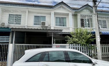 For sale 3 bedrooms townhouse in Bang Khun Thian, Bangkok
