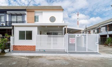 Casa adosada en venta de 4 habitaciones en Bang Yai, Nonthaburi