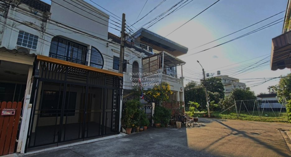 Casa adosada en venta de 2 habitaciones en Wang Thonglang, Bangkok