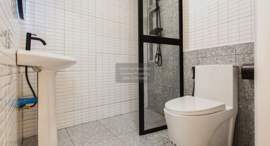 Casa adosada en venta de 2 habitaciones en Wang Thonglang, Bangkok