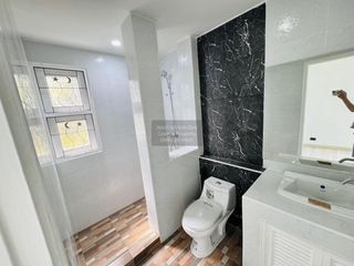 Casa en venta de 4 habitaciones en Thung Khru, Bangkok