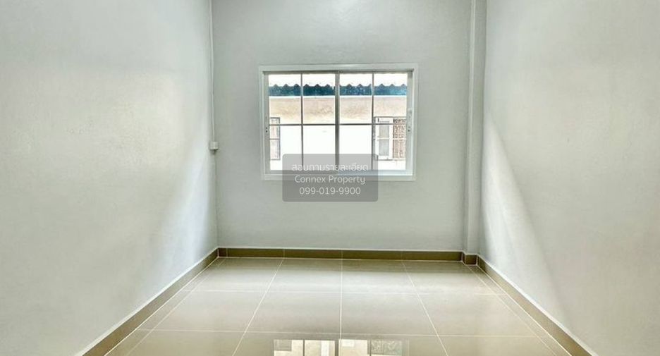 À vendre 4 chambres maison de ville à Bang Bua Thong, Nonthaburi