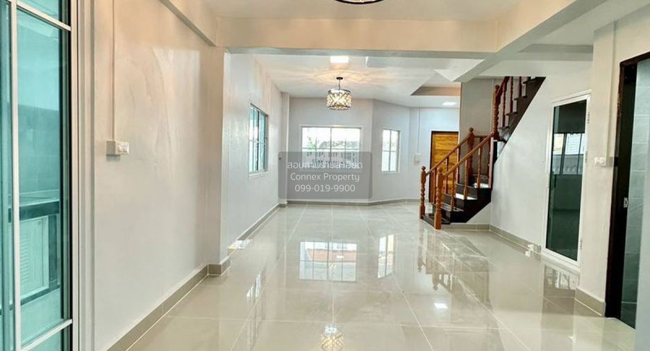À vendre 4 chambres maison de ville à Bang Bua Thong, Nonthaburi