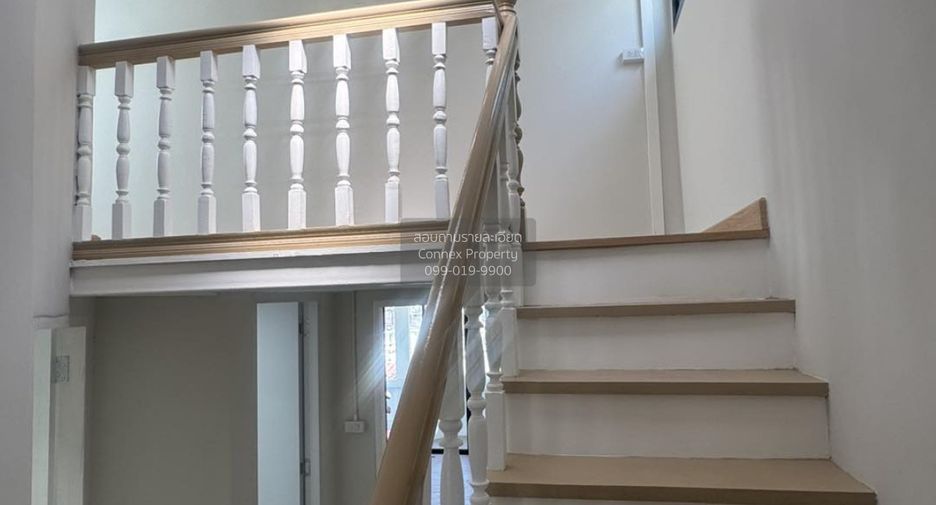Casa adosada en venta de 3 habitaciones en Phasi Charoen, Bangkok