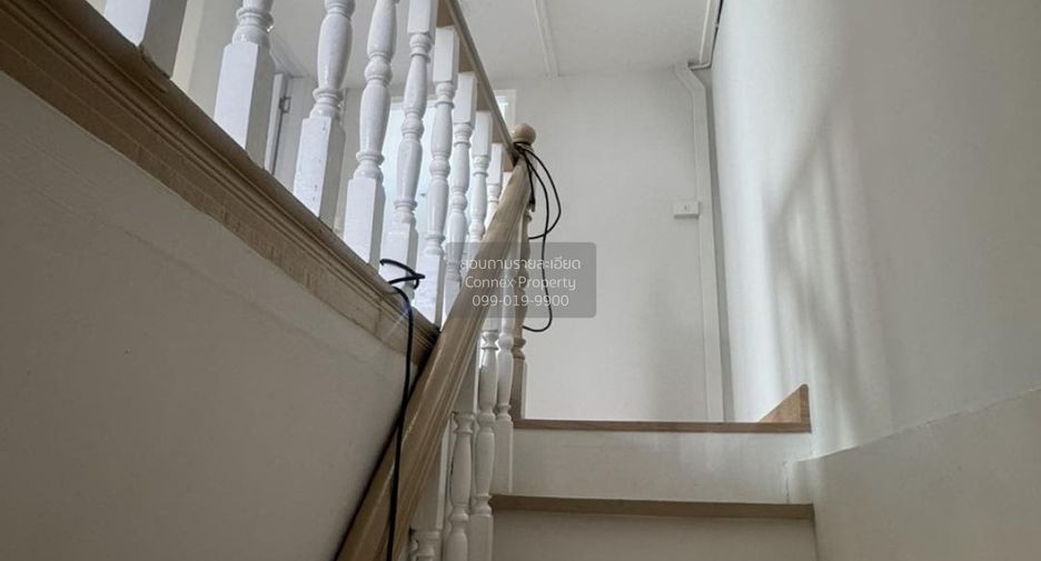 Casa adosada en venta de 3 habitaciones en Phasi Charoen, Bangkok