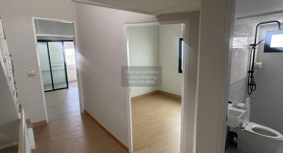 Casa adosada en venta de 3 habitaciones en Phasi Charoen, Bangkok