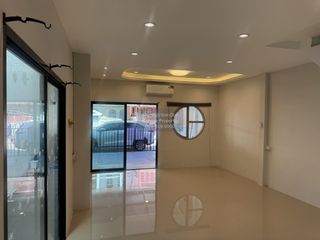 Casa adosada en venta de 3 habitaciones en Phasi Charoen, Bangkok