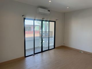 Casa adosada en venta de 3 habitaciones en Phasi Charoen, Bangkok