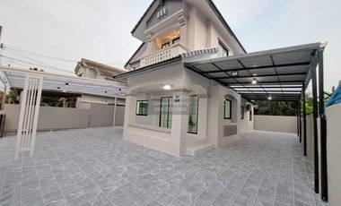 Haus zum Kauf mit 5 Zimmer in Bang Khae, Bangkok