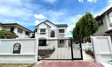Haus zum Kauf mit 3 Zimmer in Bang Khae, Bangkok