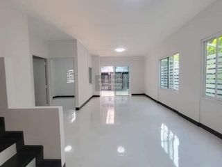 For sale 4 bedrooms house in Thanyaburi, Pathum Thani