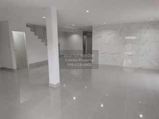 Casa adosada en venta de 5 habitaciones en Krathum Baen, Samut Sakhon