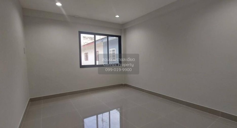 Casa adosada en venta de 5 habitaciones en Krathum Baen, Samut Sakhon
