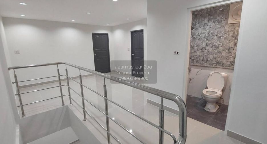 Casa adosada en venta de 5 habitaciones en Krathum Baen, Samut Sakhon