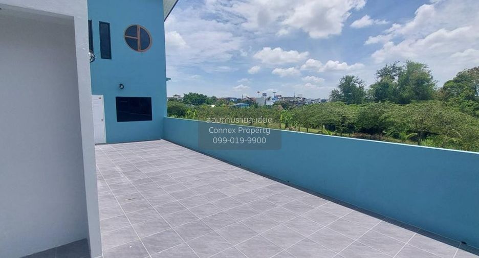 Casa adosada en venta de 5 habitaciones en Krathum Baen, Samut Sakhon