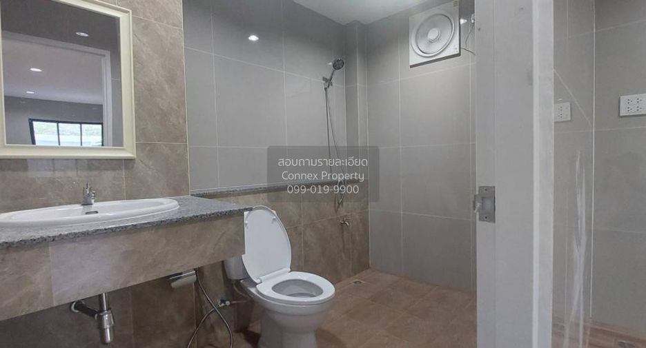 Casa adosada en venta de 5 habitaciones en Krathum Baen, Samut Sakhon