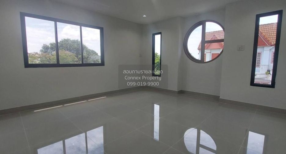 Casa adosada en venta de 5 habitaciones en Krathum Baen, Samut Sakhon