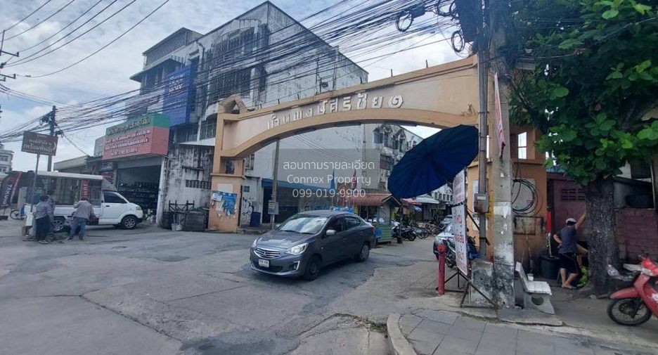 Casa adosada en venta de 5 habitaciones en Krathum Baen, Samut Sakhon