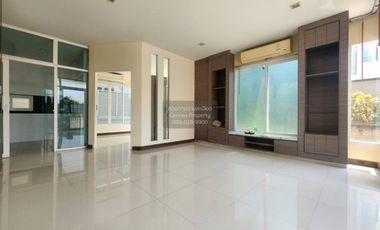 À vendre 5 chambres maison à Taling Chan, Bangkok