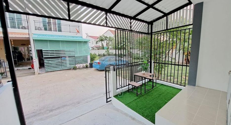 For sale 3 bedrooms townhouse in Sam Phran, Nakhon Pathom