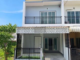 For sale 3 bedrooms townhouse in Sam Phran, Nakhon Pathom
