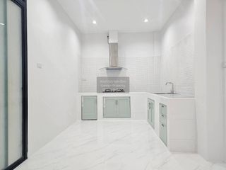 Casa adosada en venta de 3 habitaciones en Phasi Charoen, Bangkok