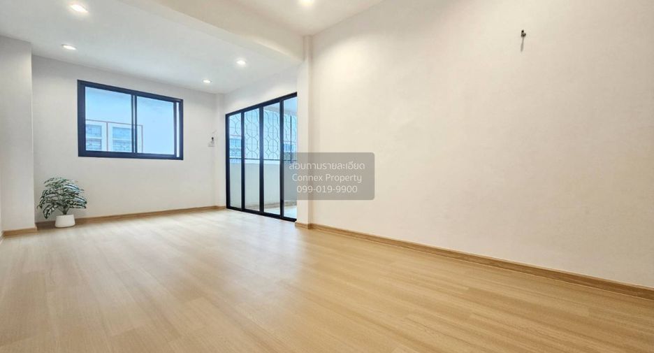 Casa adosada en venta de 3 habitaciones en Phasi Charoen, Bangkok