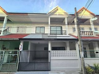 Casa adosada en venta de 3 habitaciones en Phasi Charoen, Bangkok