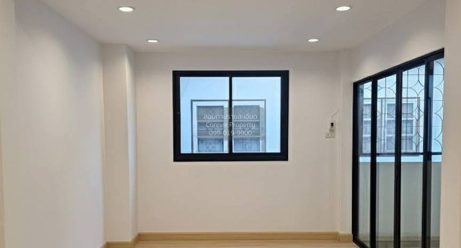 Casa adosada en venta de 3 habitaciones en Phasi Charoen, Bangkok