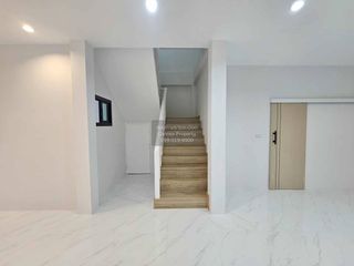 Casa adosada en venta de 3 habitaciones en Phasi Charoen, Bangkok