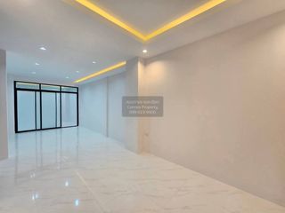 Casa adosada en venta de 3 habitaciones en Phasi Charoen, Bangkok