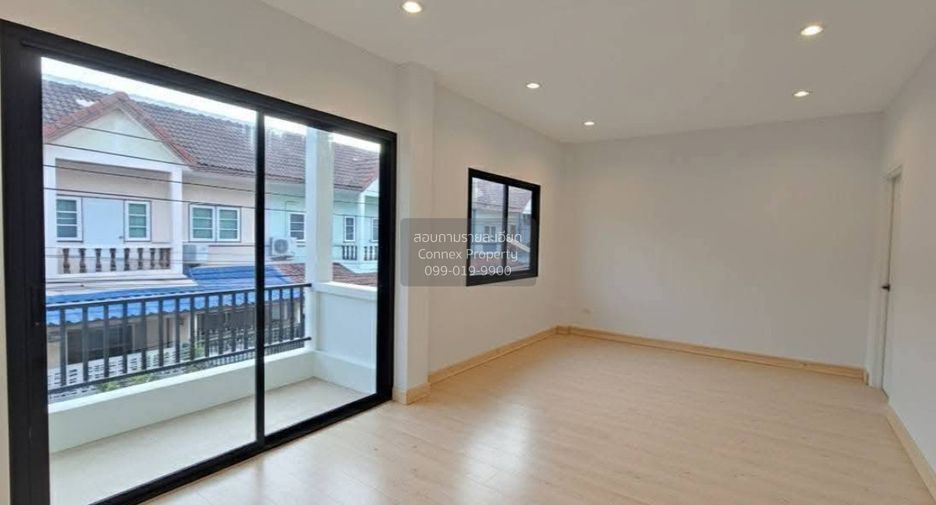 Casa adosada en venta de 3 habitaciones en Phasi Charoen, Bangkok