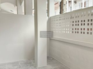 Casa adosada en venta de 3 habitaciones en Phasi Charoen, Bangkok