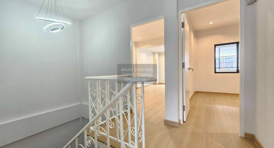 Casa adosada en venta de 3 habitaciones en Phasi Charoen, Bangkok