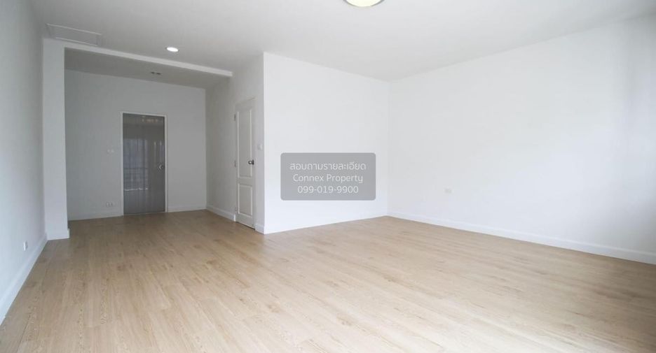 For sale 3 bedrooms townhouse in Bang Khun Thian, Bangkok