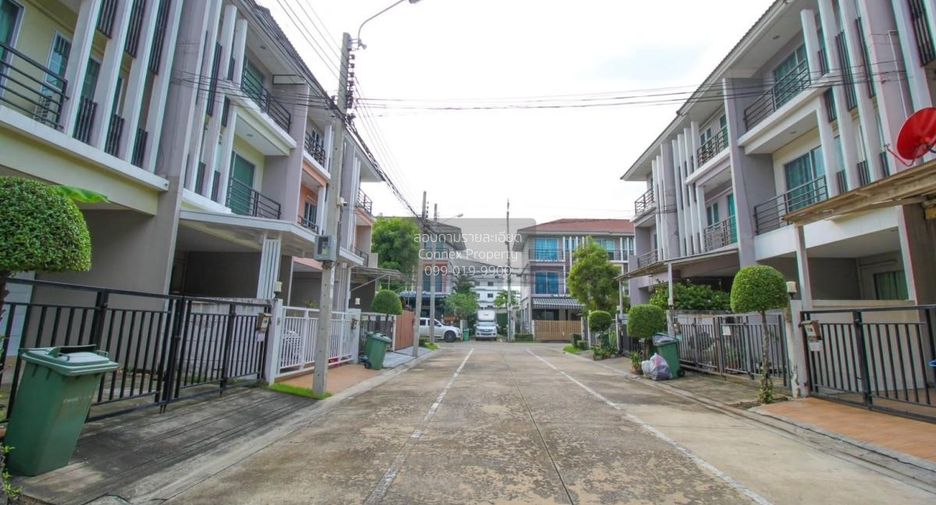 For sale 3 bedrooms townhouse in Bang Khun Thian, Bangkok