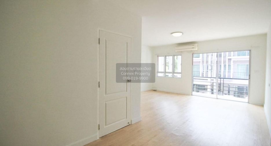 For sale 3 bedrooms townhouse in Bang Khun Thian, Bangkok