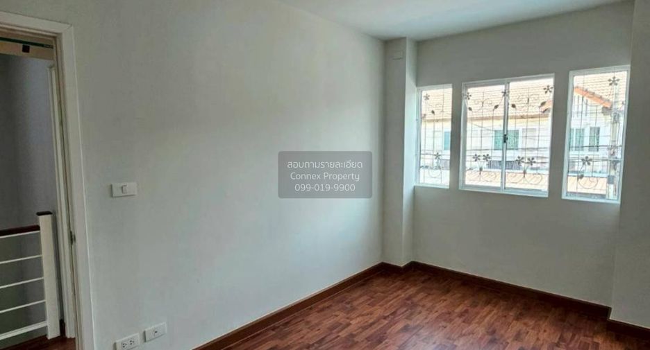 Casa adosada en venta de 3 habitaciones en Bang Khun Thian, Bangkok