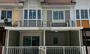Casa adosada en venta de 3 habitaciones en Bang Khun Thian, Bangkok