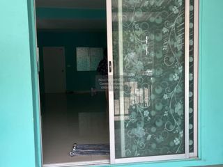 À vendre 3 chambres maison de ville à Krathum Baen, Samut Sakhon
