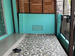 À vendre 3 chambres maison de ville à Krathum Baen, Samut Sakhon
