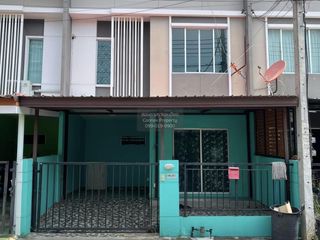 À vendre 3 chambres maison de ville à Krathum Baen, Samut Sakhon