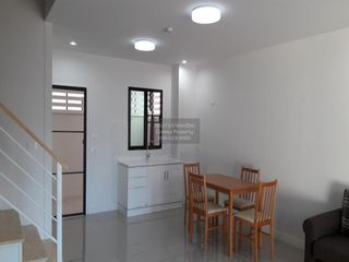 Casa adosada en venta de 3 habitaciones en Phasi Charoen, Bangkok