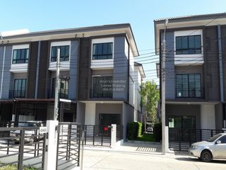 Casa adosada en venta de 3 habitaciones en Phasi Charoen, Bangkok