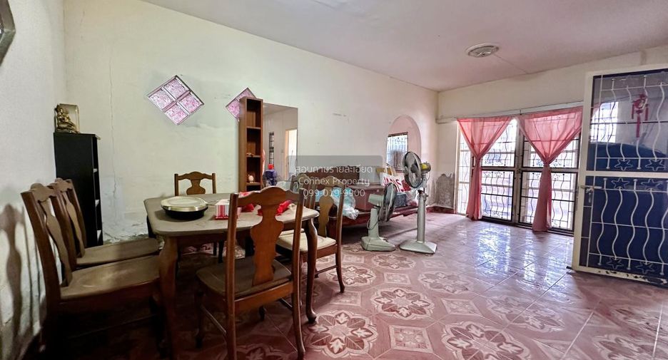 Casa adosada en venta de 3 habitaciones en Khlong Luang, Pathum Thani