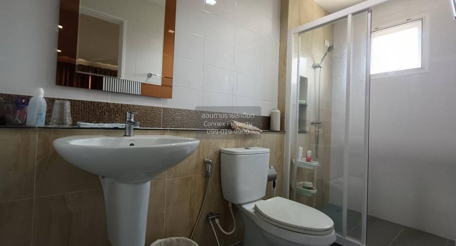 For sale 4 bedrooms townhouse in Mueang Samut Sakhon, Samut Sakhon
