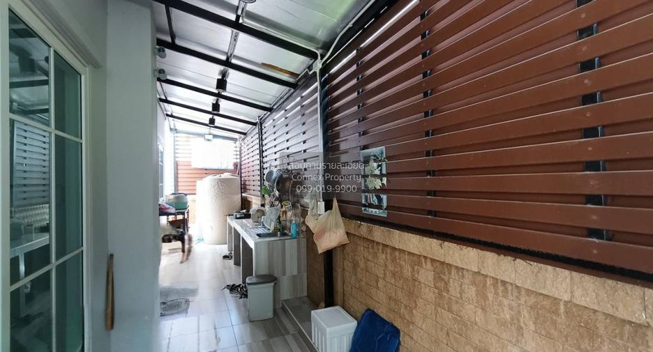 For sale 4 bedrooms townhouse in Mueang Samut Sakhon, Samut Sakhon