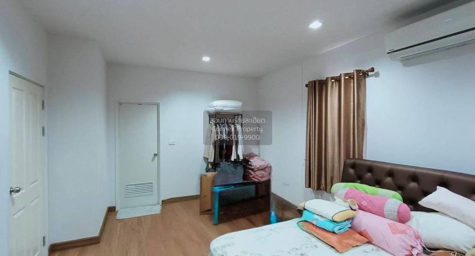 For sale 4 bedrooms townhouse in Mueang Samut Sakhon, Samut Sakhon